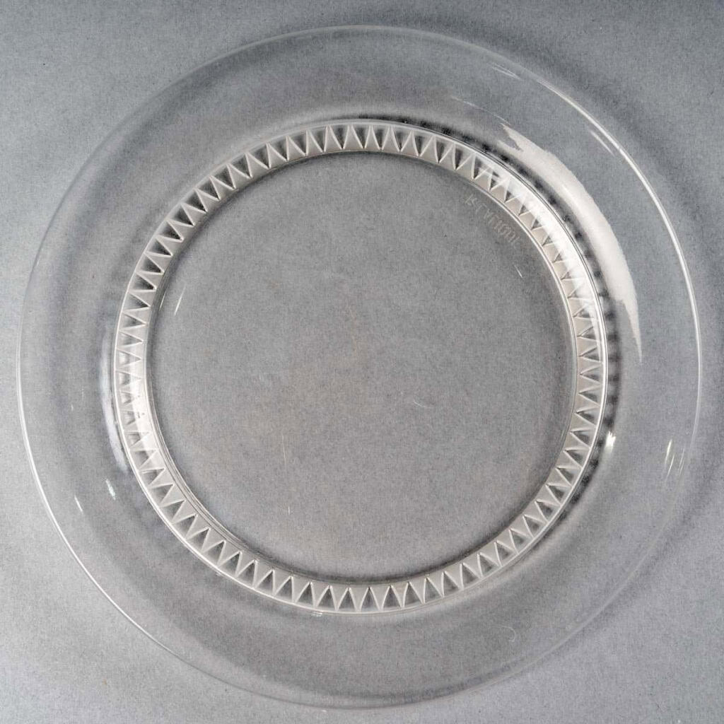 Suite d'Assiettes "Bourgueil" verre blanc de René LALIQUE - 8 pièces