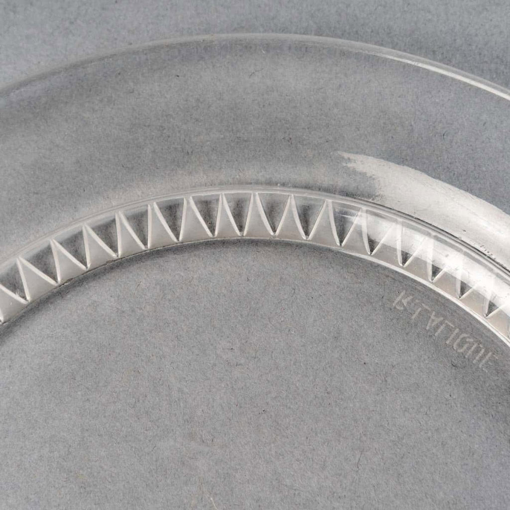 Suite d'Assiettes "Bourgueil" verre blanc de René LALIQUE - 8 pièces