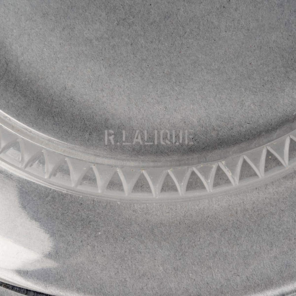 Suite d'Assiettes "Bourgueil" verre blanc de René LALIQUE - 8 pièces