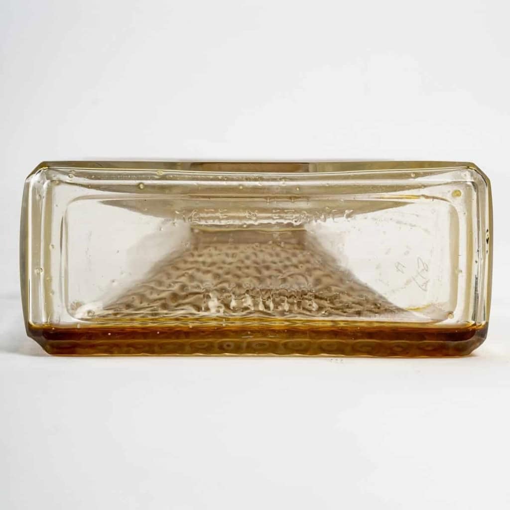 Flacon « La Belle Saison » verre blanc patiné sépia de René LALIQUE pour Houbigant | Biron Flacon "La Belle Saison" verre blanc patiné sépia de René LALIQUE pour Houbigant