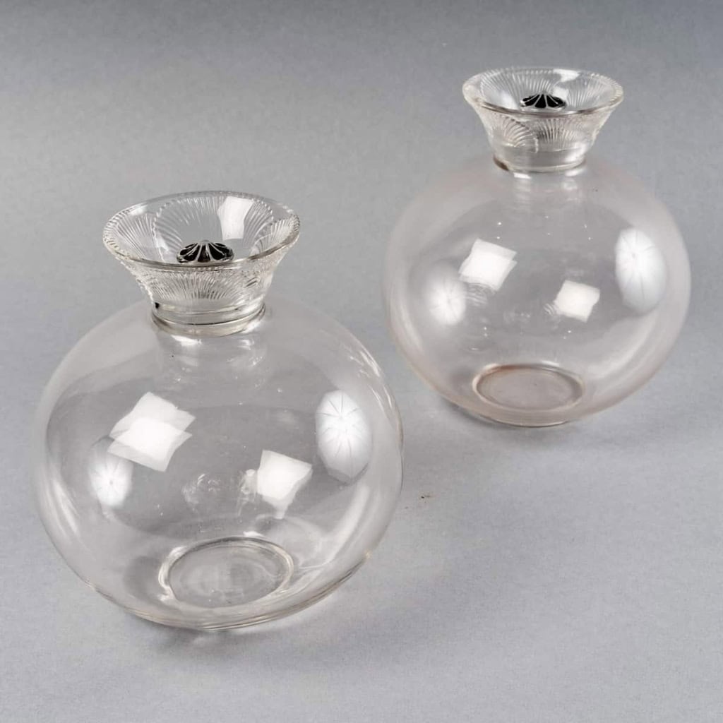 Paire de Carafes « Coquelicot » verre blanc émaillé noir de René LALIQUE – 2 pièces | Biron ||||||