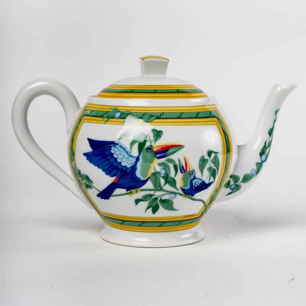 Service à Café Thé « Toucans » porcelaine de Limoges de HERMES – 18 Pièces | Biron Service à Café Thé "Toucans" porcelaine de Limoges de HERMES - 18 Pièces