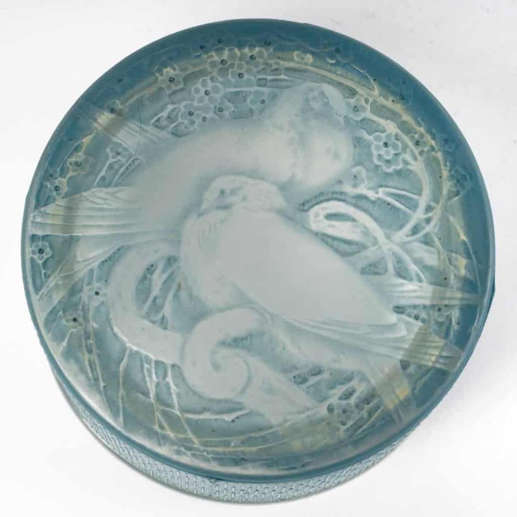 Boite « Deux Pigeons » verre blanc patiné bleu de René LALIQUE | Biron |||||||