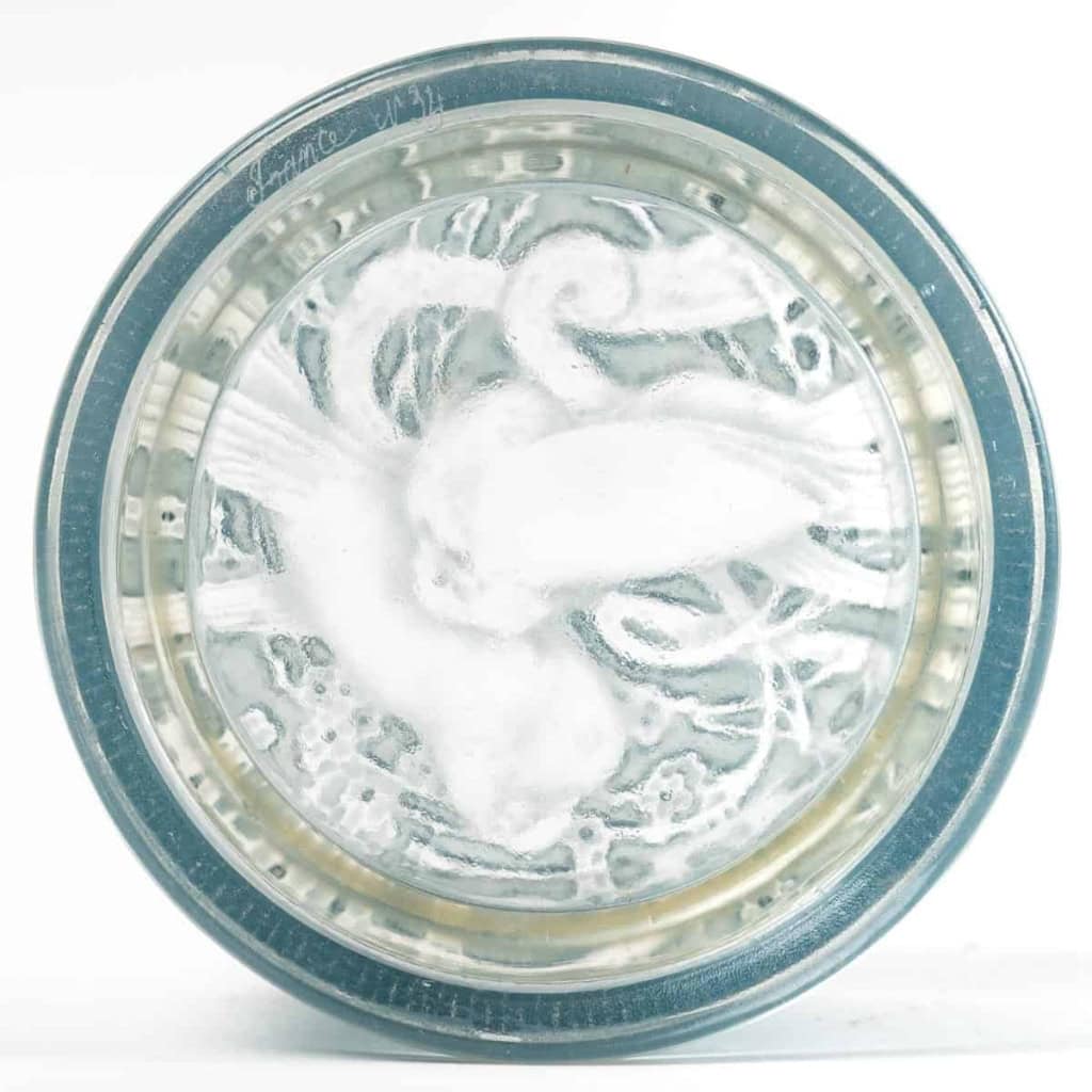 Boite « Deux Pigeons » verre blanc patiné bleu de René LALIQUE | Biron Boite "Deux Pigeons" verre blanc patiné bleu de René LALIQUE