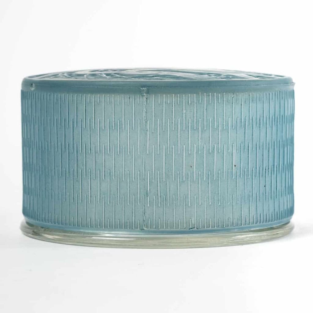 Boite « Deux Pigeons » verre blanc patiné bleu de René LALIQUE | Biron Boite "Deux Pigeons" verre blanc patiné bleu de René LALIQUE