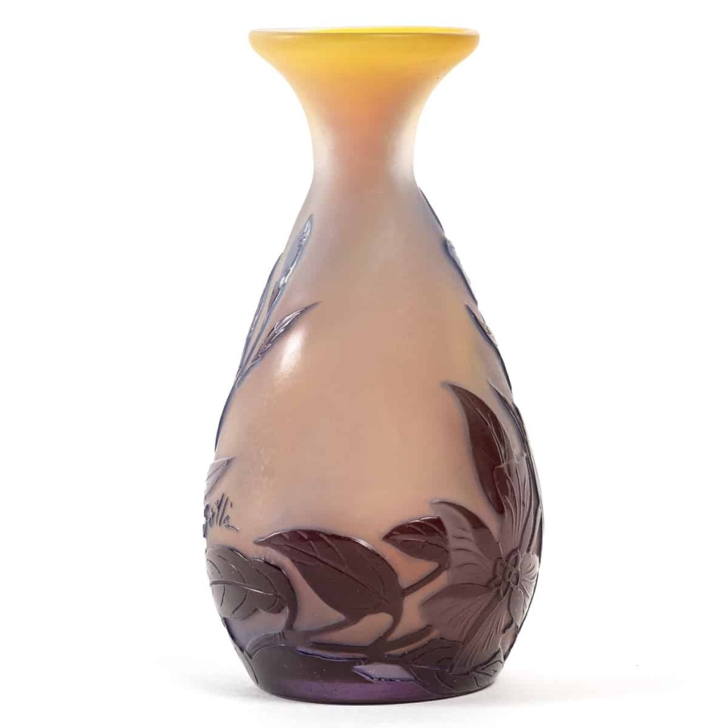Vase « Fleurs Violettes » verre multicouche dégagé à l’acide d’Emile GALLE | Biron Vase "Fleurs Violettes" verre multicouche dégagé à l'acide d'Emile GALLE