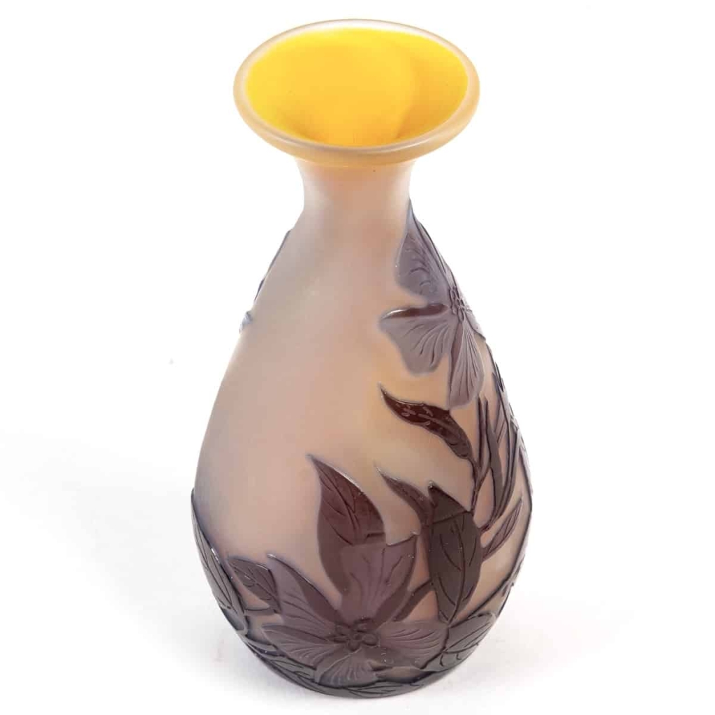 Vase « Fleurs Violettes » verre multicouche dégagé à l’acide d’Emile GALLE | Biron Vase "Fleurs Violettes" verre multicouche dégagé à l'acide d'Emile GALLE