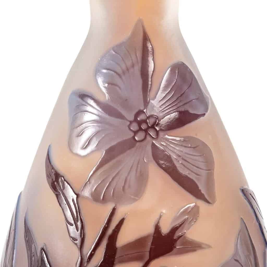 Vase « Fleurs Violettes » verre multicouche dégagé à l’acide d’Emile GALLE | Biron Vase "Fleurs Violettes" verre multicouche dégagé à l'acide d'Emile GALLE