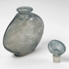 Flacon « Telline » verre blanc patiné bleu de René LALIQUE | Biron Flacon "Telline" verre blanc patiné bleu de René LALIQUE