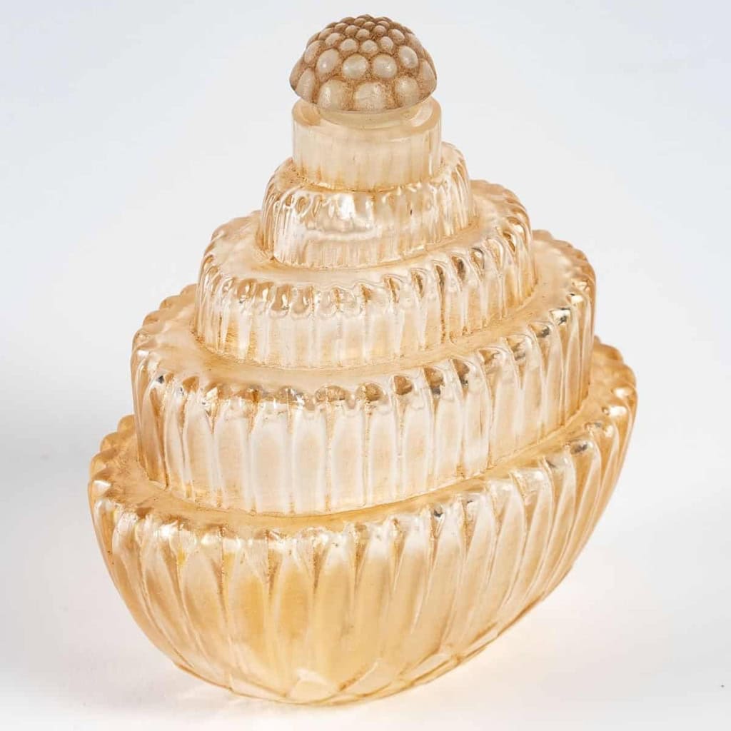 Flacon « Ambroise » verre blanc patiné sépia de René LALIQUE | Biron Flacon "Ambroise" verre blanc patiné sépia de René LALIQUE