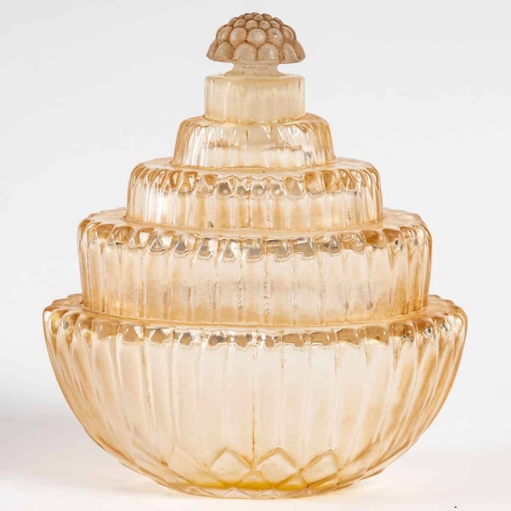 Flacon « Ambroise » verre blanc patiné sépia de René LALIQUE | Biron Flacon "Ambroise" verre blanc patiné sépia de René LALIQUE