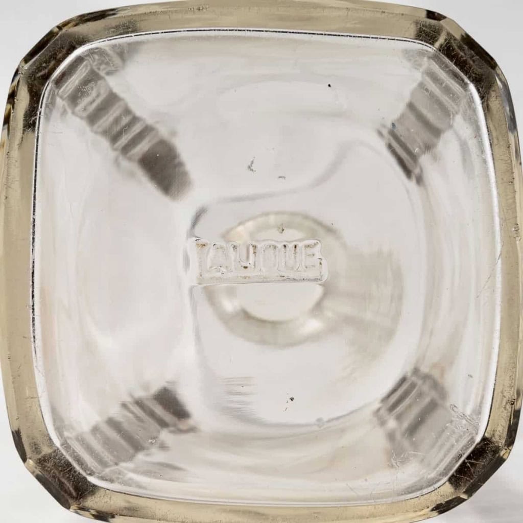 Flacon « Fleurettes » verre blanc patiné gris de René LALIQUE | Biron Flacon "Fleurettes" verre blanc patiné gris de René LALIQUE