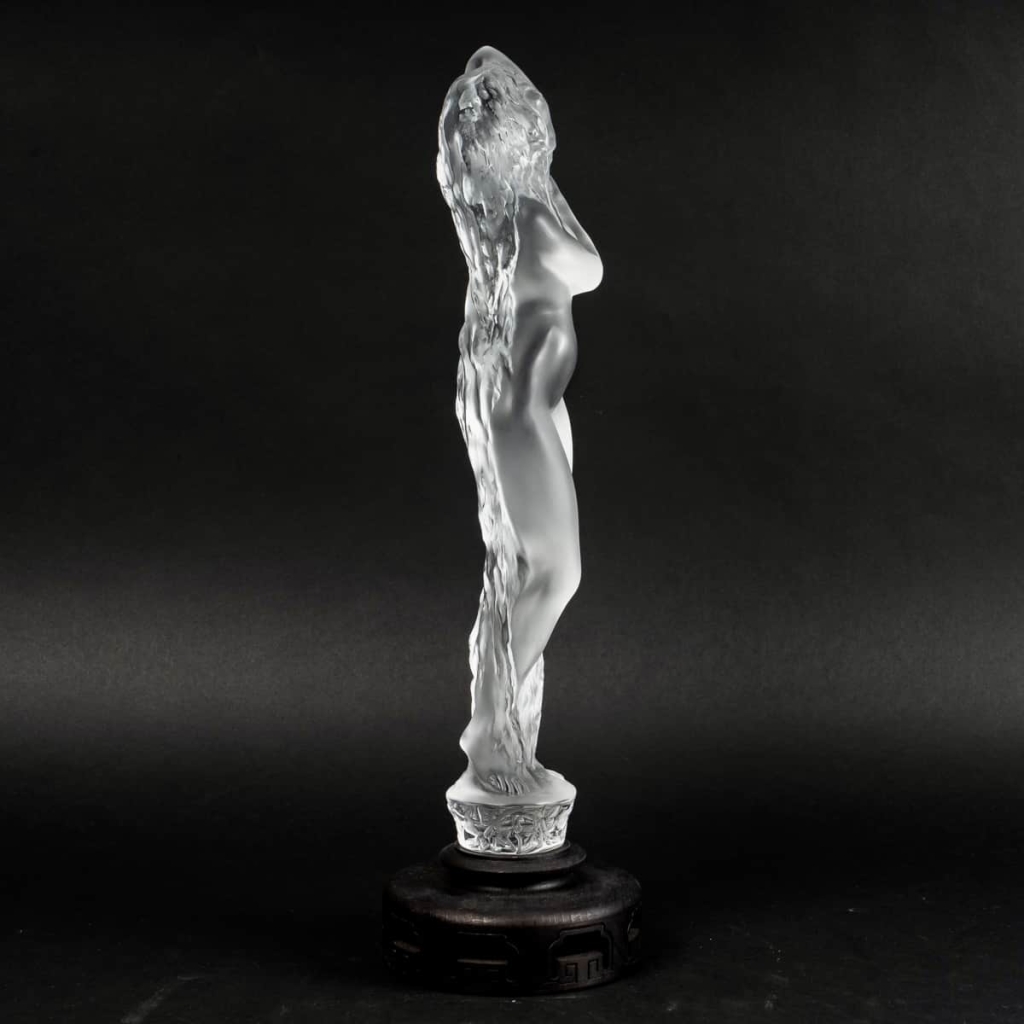 Statuette « Grande Nue Lierre » cristal blanc de LALIQUE FRANCE d’après un modèle de René LALIQUE | Biron Statuette "Grande Nue Lierre" cristal blanc de LALIQUE FRANCE d'après un modèle de René LALIQUE