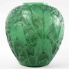 Vase « Perruches en verre vert jade multicouche patiné gris de René LALIQUE | Biron |||||||