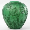 Vase « Perruches en verre vert jade multicouche patiné gris de René LALIQUE | Biron Vase "Perruches en verre vert jade multicouche patiné gris de René LALIQUE