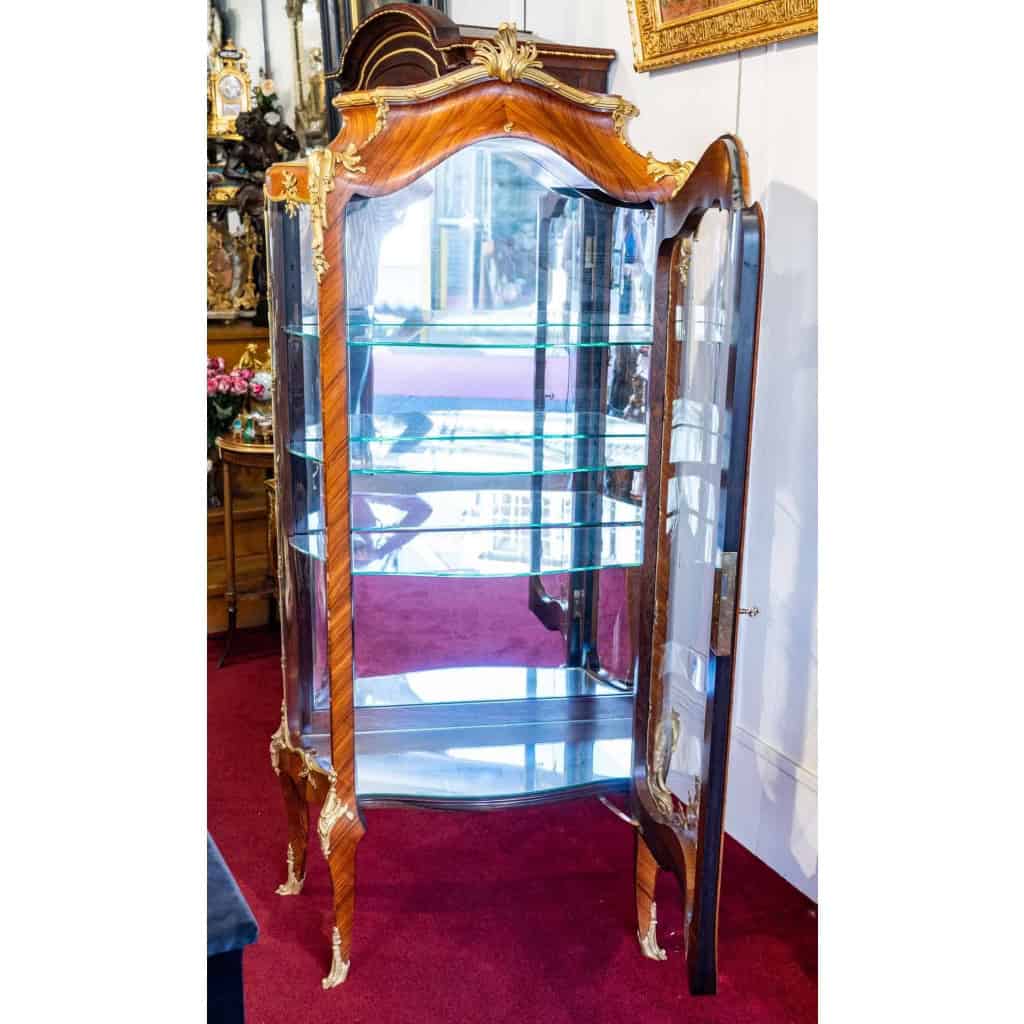 Vitrine SORMANI de style louis XV, XIXème siècle | Biron Vitrine SORMANI de style louis XV, XIXème siècle