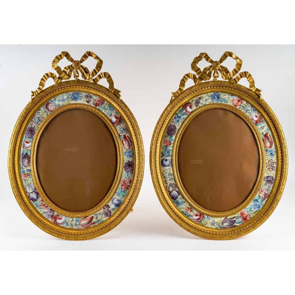 Paire de cadres en bronze doré et émail fin XIXème siècle | Biron |||||||||