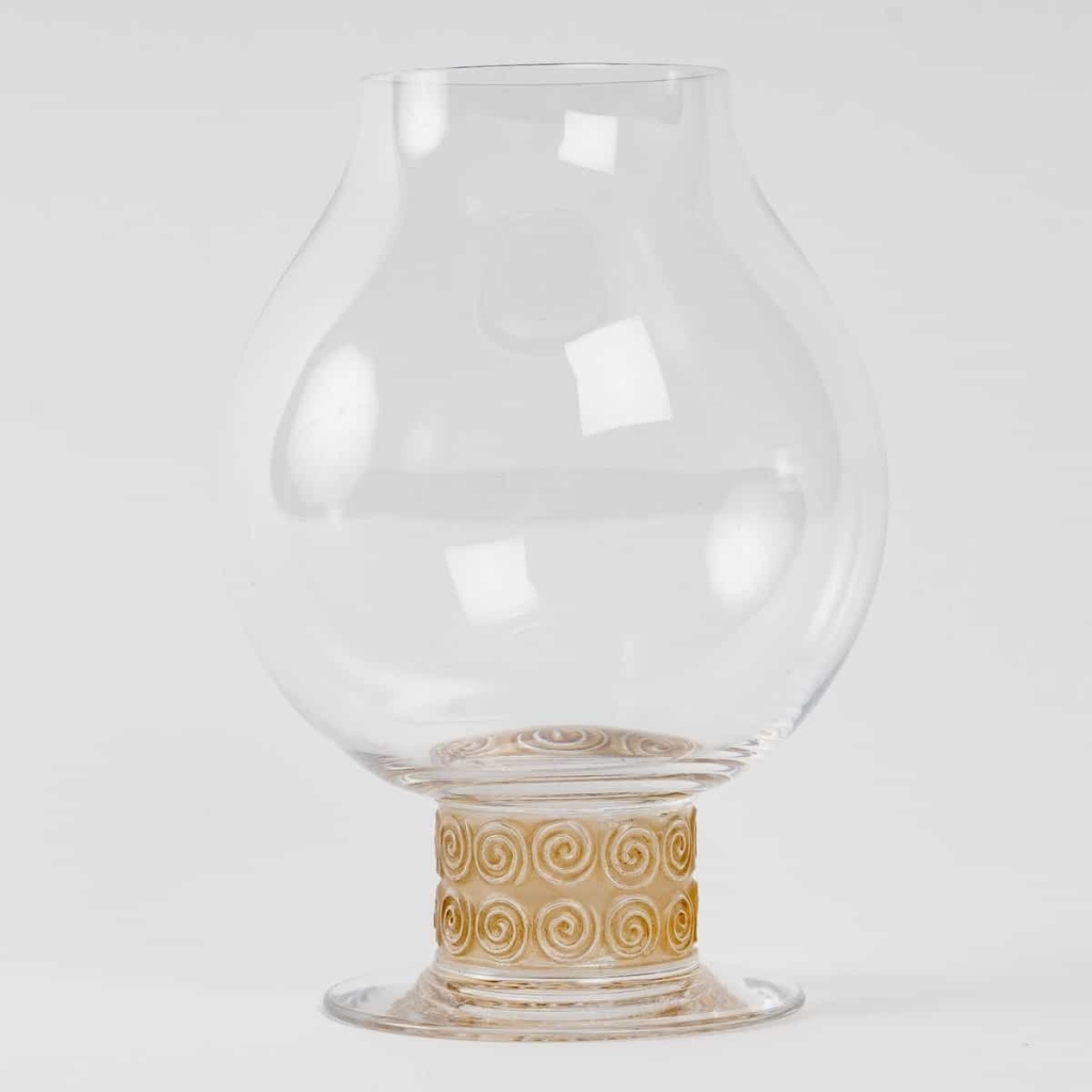 Service à Dégustation Fine « Chinon » verre blanc patiné sépia de René LALIQUE – 5 Pièces | Biron Service à Dégustation Fine "Chinon" verre blanc patiné sépia de René LALIQUE - 5 Pièces