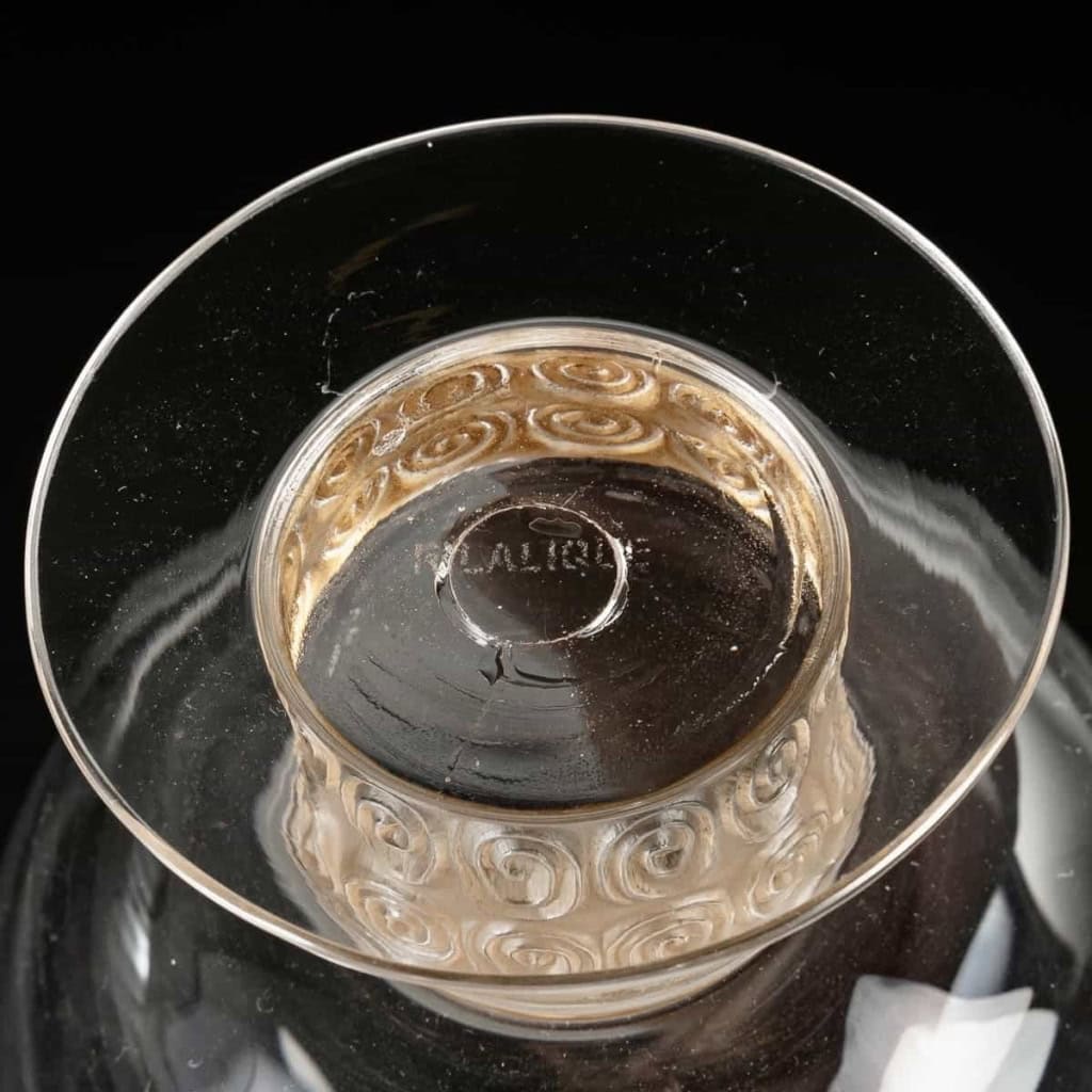 Service à Dégustation Fine « Chinon » verre blanc patiné sépia de René LALIQUE – 5 Pièces | Biron Service à Dégustation Fine "Chinon" verre blanc patiné sépia de René LALIQUE - 5 Pièces