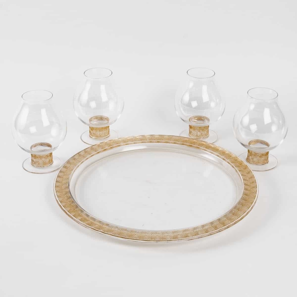 Service à Dégustation Fine « Chinon » verre blanc patiné sépia de René LALIQUE – 5 Pièces | Biron Service à Dégustation Fine "Chinon" verre blanc patiné sépia de René LALIQUE - 5 Pièces