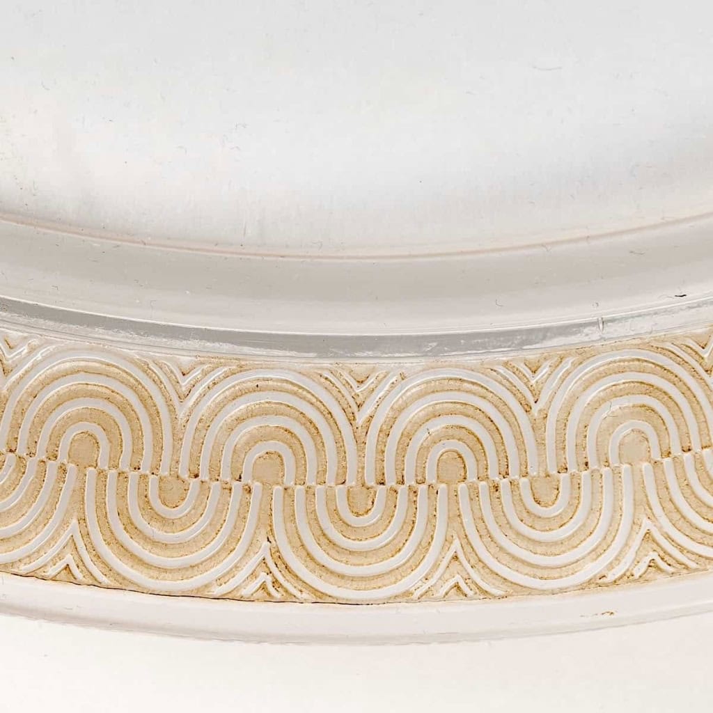 Service à Dégustation Fine « Chinon » verre blanc patiné sépia de René LALIQUE – 5 Pièces | Biron Service à Dégustation Fine "Chinon" verre blanc patiné sépia de René LALIQUE - 5 Pièces
