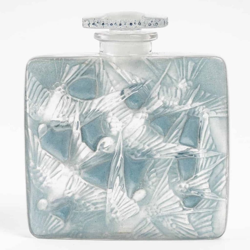 Flacon « Carré Plat Hirondelles » verre blanc patiné bleu de René LALIQUE | Biron |||||