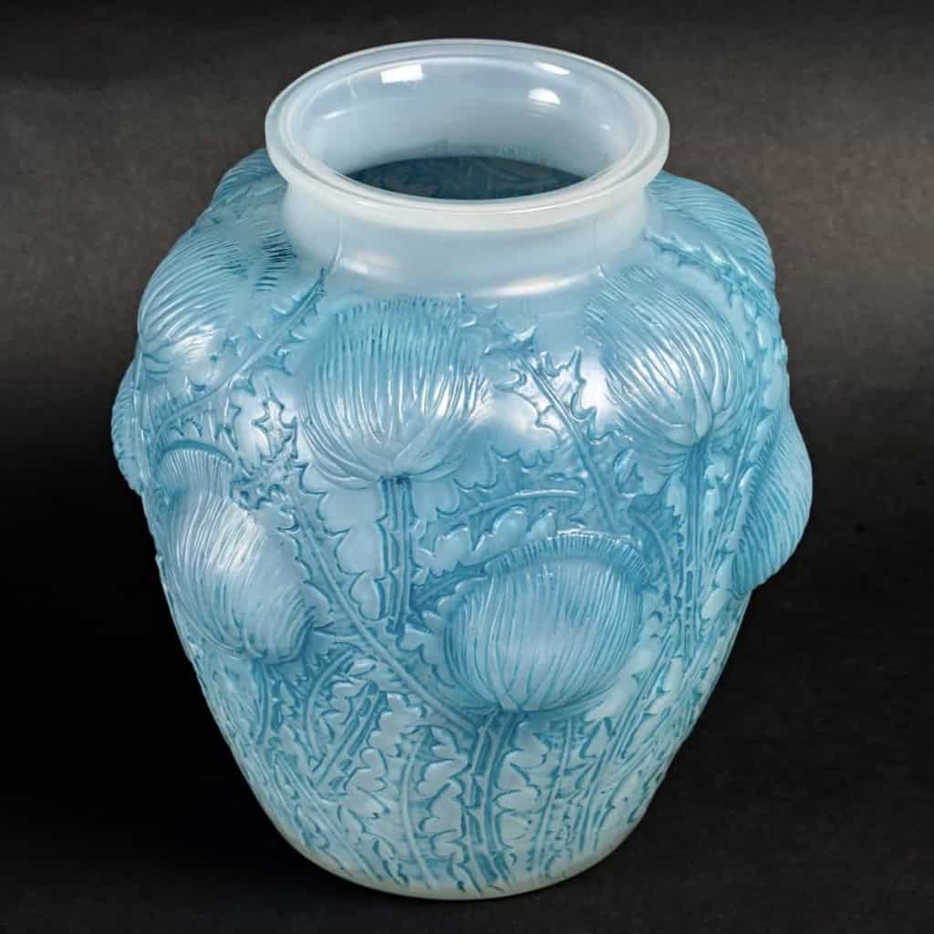 Vase « Domrémy » verre opalescent double couche patiné bleu de René LALIQUE | Biron Vase "Domrémy" verre opalescent double couche patiné bleu de René LALIQUE