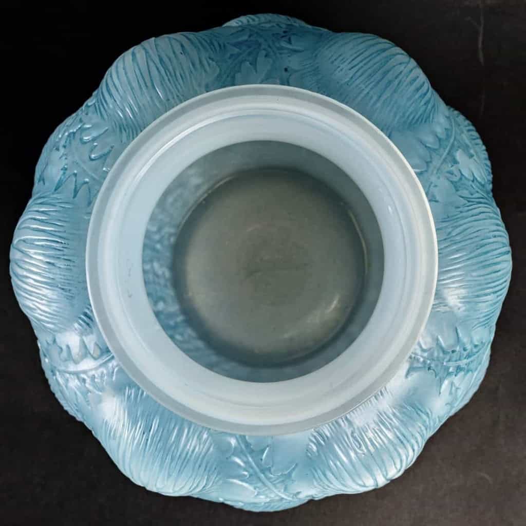 Vase « Domrémy » verre opalescent double couche patiné bleu de René LALIQUE | Biron Vase "Domrémy" verre opalescent double couche patiné bleu de René LALIQUE
