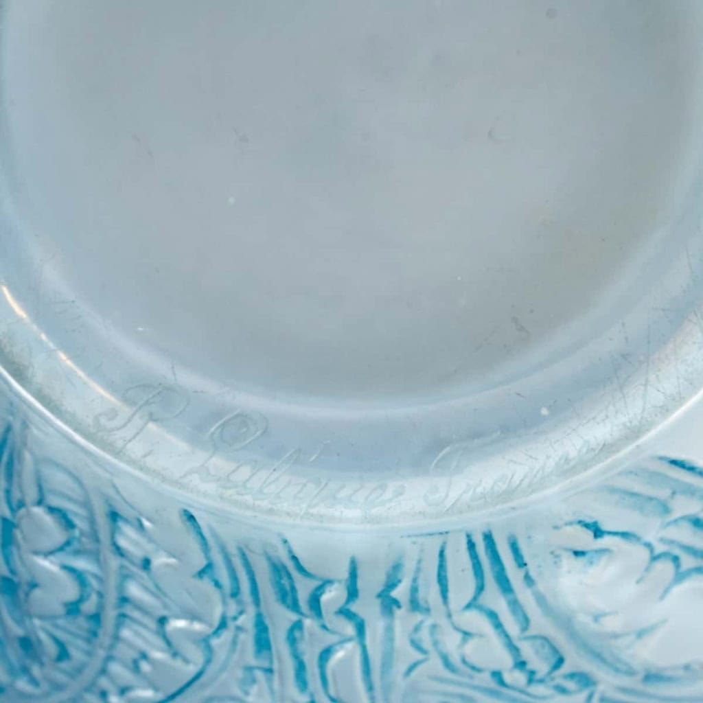 Vase « Domrémy » verre opalescent double couche patiné bleu de René LALIQUE | Biron Vase "Domrémy" verre opalescent double couche patiné bleu de René LALIQUE