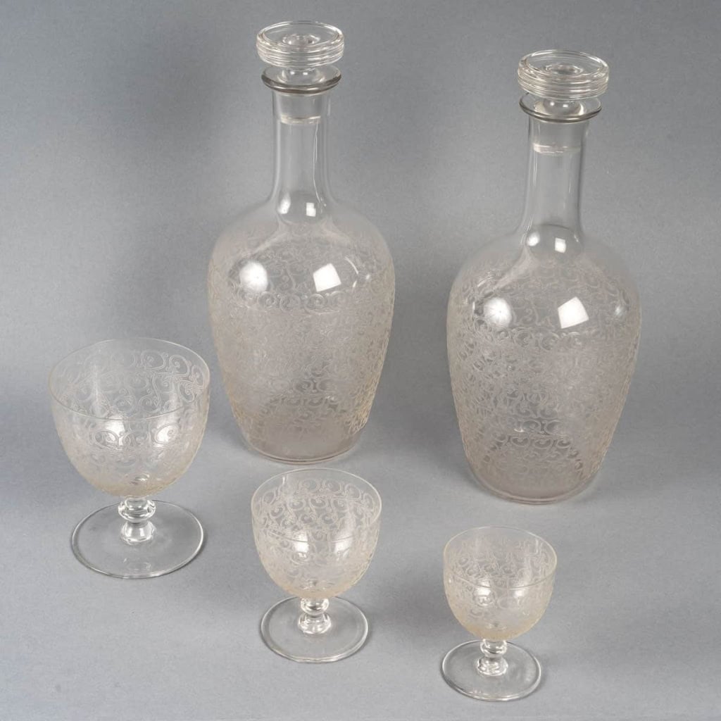 Service « Rohan » cristal blanc gravé de BACCARAT – 38 pièces | Biron ||||||||||