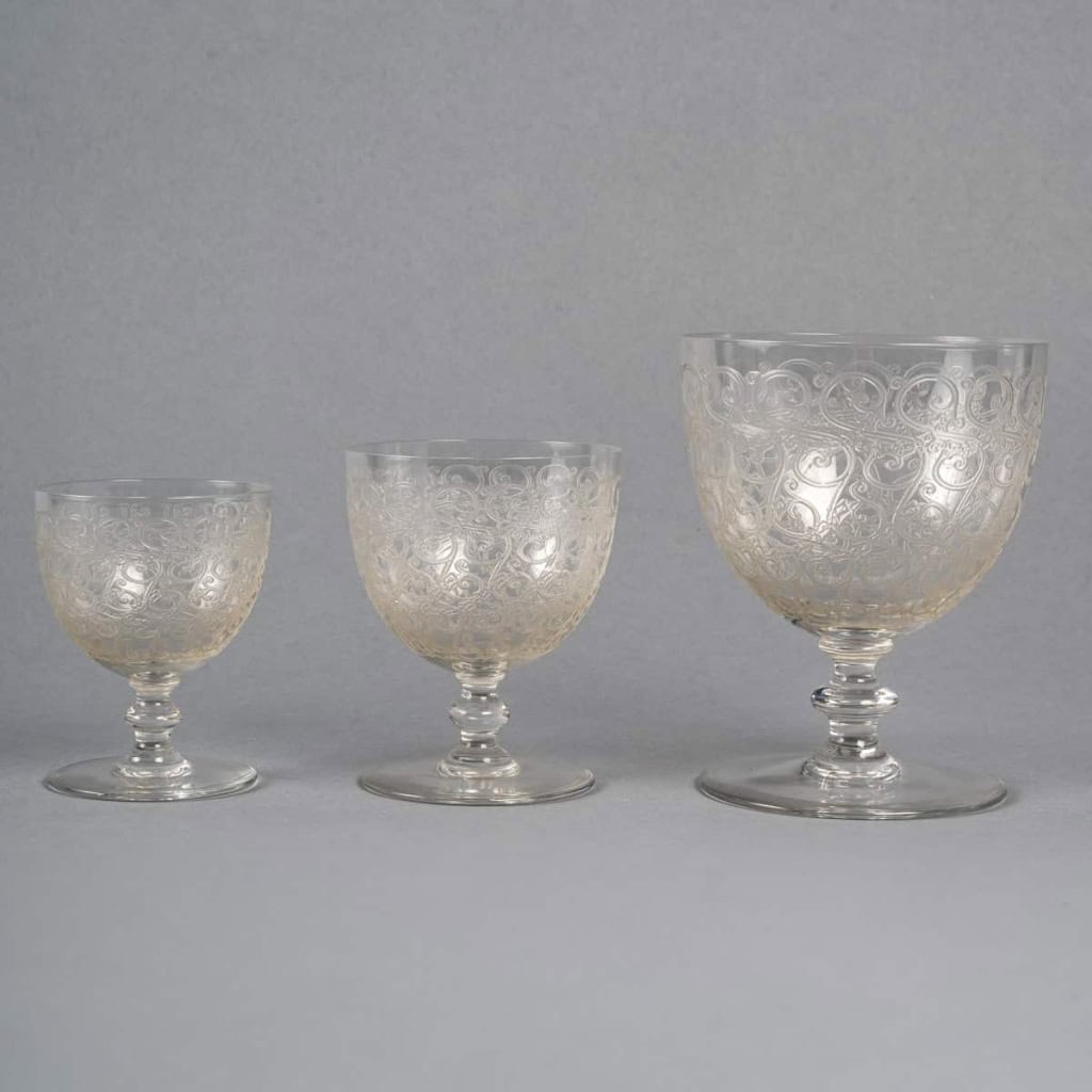 Service « Rohan » cristal blanc gravé de BACCARAT – 38 pièces | Biron Service "Rohan" cristal blanc gravé de BACCARAT - 38 pièces