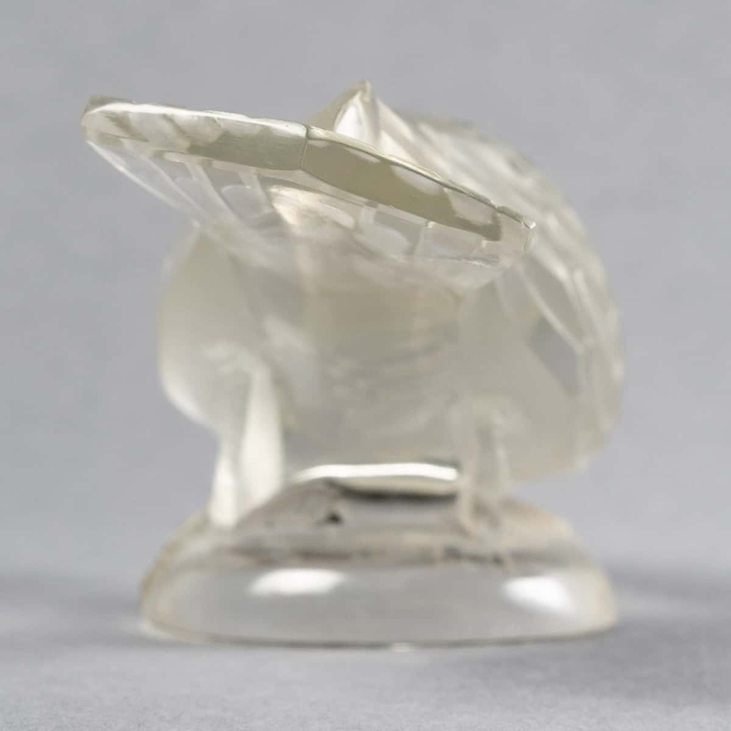 Statuette Presse-Papiers « Chardonnet Timide » verre blanc de René LALIQUE | Biron Statuette Presse-Papiers "Chardonnet Timide" verre blanc de René LALIQUE