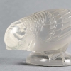 Statuette Presse-Papiers « Chardonnet Timide » verre blanc de René LALIQUE | Biron Statuette Presse-Papiers "Chardonnet Timide" verre blanc de René LALIQUE