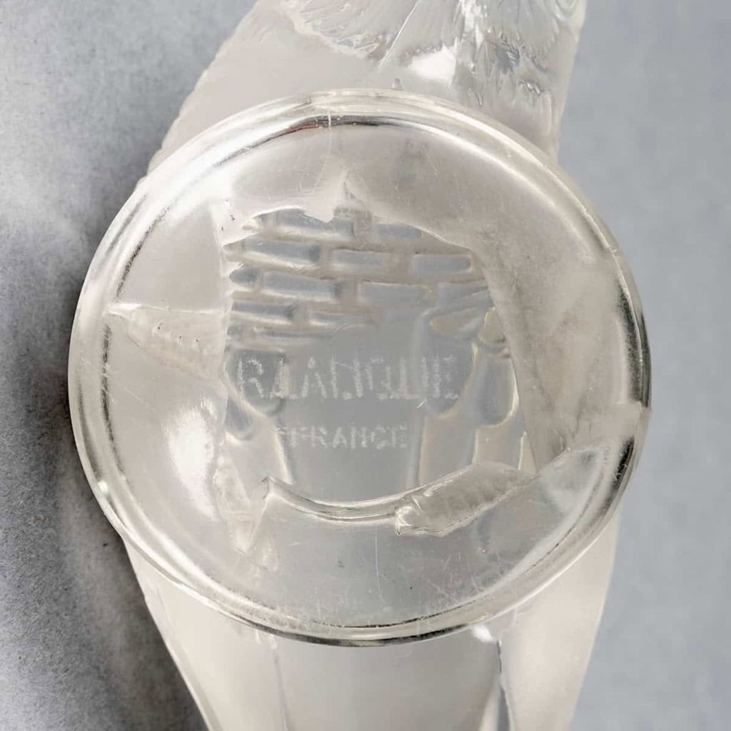 Statuette Presse-Papiers « Chardonnet Timide » verre blanc de René LALIQUE | Biron Statuette Presse-Papiers "Chardonnet Timide" verre blanc de René LALIQUE