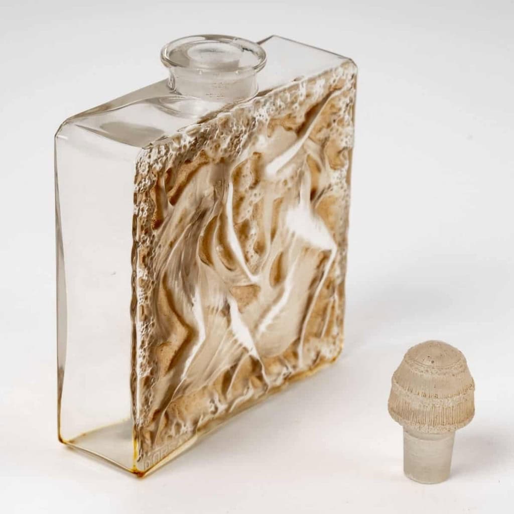 Flacon « Elégance » verre blanc patiné sépia de René LALIQUE pour D’Orsay | Biron Flacon "Elégance" verre blanc patiné sépia de René LALIQUE pour D'Orsay