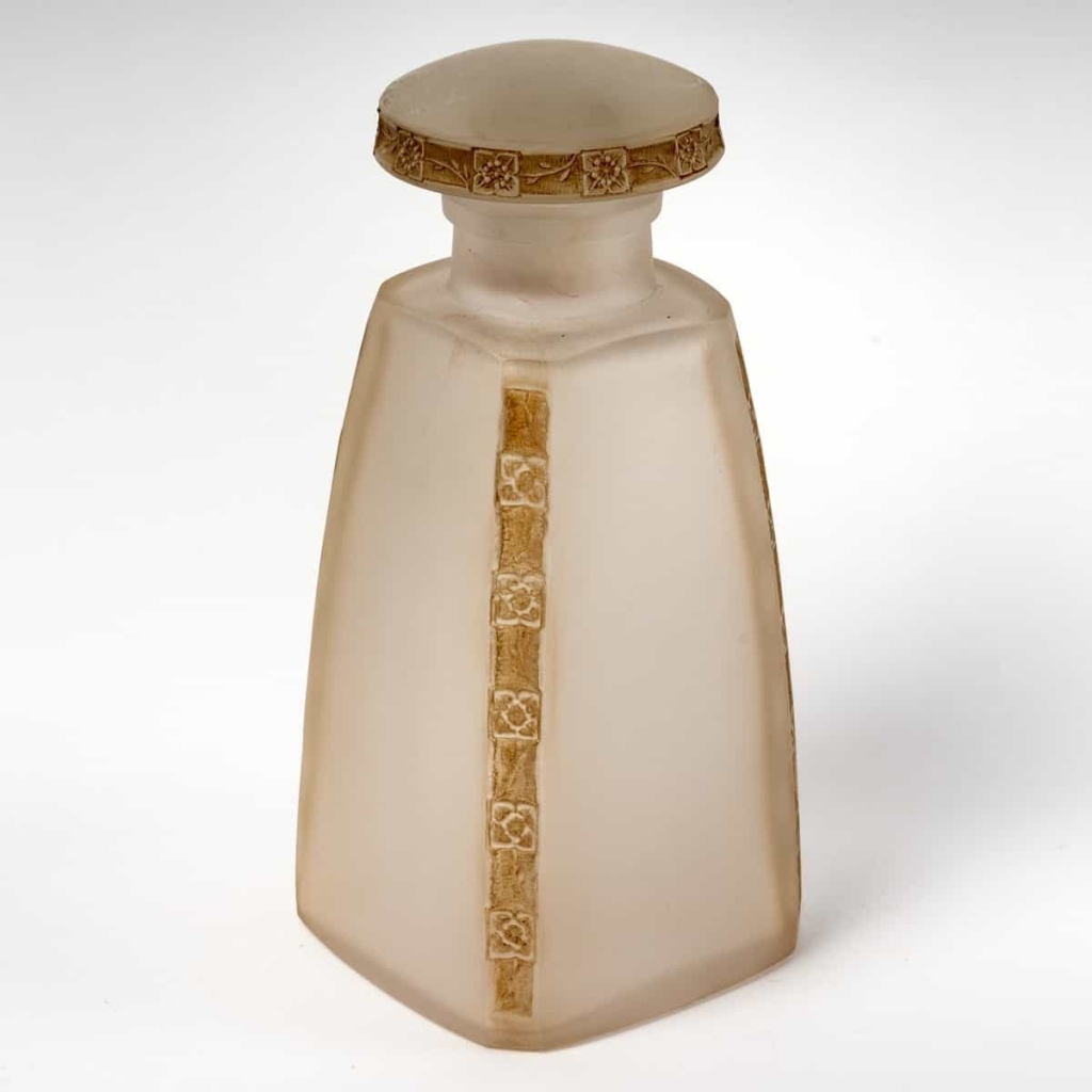 Flacon « Fleurettes » verre blanc patiné sépia de René LALIQUE | Biron Flacon "Fleurettes" verre blanc patiné sépia de René LALIQUE