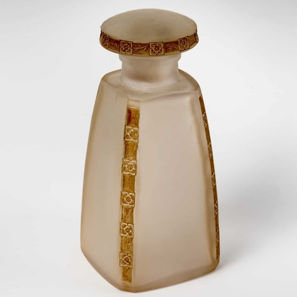 Flacon « Fleurettes » verre blanc patiné sépia de René LALIQUE | Biron Flacon "Fleurettes" verre blanc patiné sépia de René LALIQUE