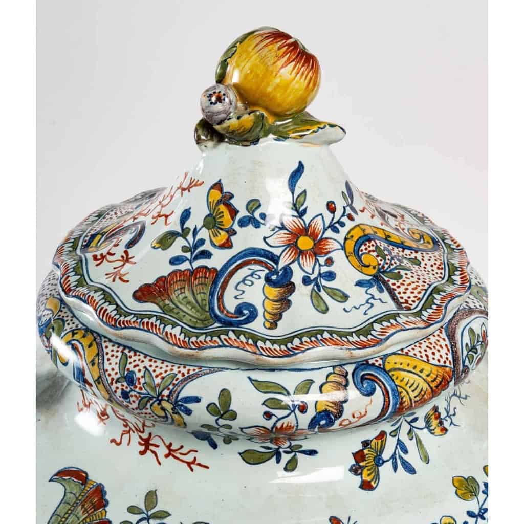Pot couvert Delft polychrome, XVIIIème siècle | Biron Pot couvert Delft polychrome, XVIIIème siècle