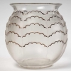 Vase « Marly » verre blanc émaillé brun de René LALIQUE | Biron Vase "Marly" verre blanc émaillé brun de René LALIQUE