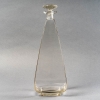 Carafe « Pyramidale » verre blanc patiné gris de René LALIQUE | Biron Carafe "Pyramidale" verre blanc patiné gris de René LALIQUE