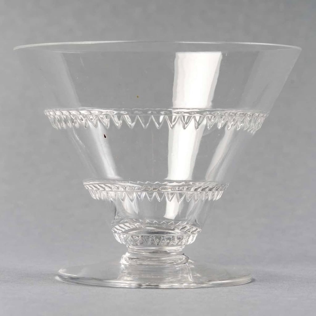 Service « Vouvray » verre blanc de René LALIQUE – 42 pièces | Biron Service "Vouvray" verre blanc de René LALIQUE - 42 pièces