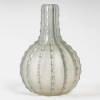 Vase « Dentelé » verre blanc patiné bleu de René LALIQUE | Biron |||||
