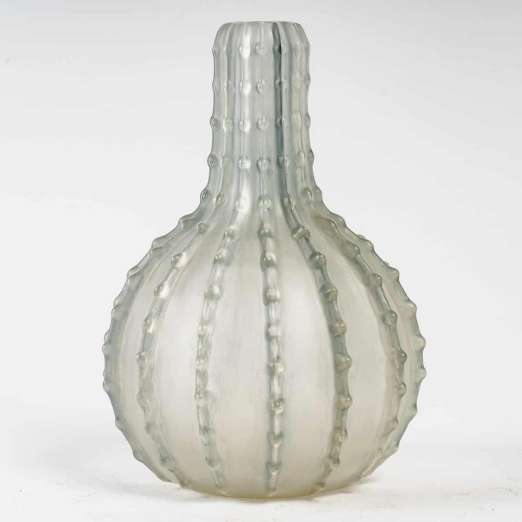 Vase « Dentelé » verre blanc patiné bleu de René LALIQUE | Biron |||||