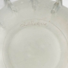 Vase « Dentelé » verre blanc patiné bleu de René LALIQUE | Biron Vase "Dentelé" verre blanc patiné bleu de René LALIQUE