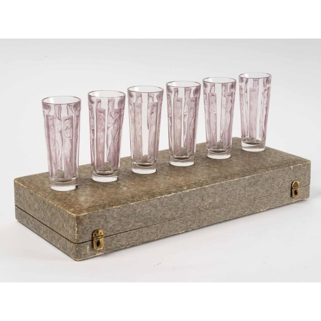 Suite de Gobelets « Six Figurines » verre blanc patiné rose de René LALIQUE – 6 pièces en coffret | Biron |||||||||||