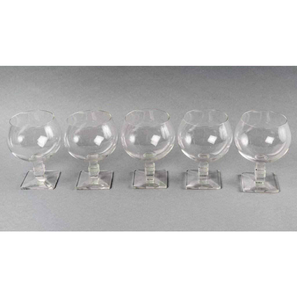 Suite de Verres à Cognac « Argos » verre blanc de René LALIQUE – 5 pièces | Biron Suite de Verres à Cognac "Argos" verre blanc de René LALIQUE - 5 pièces
