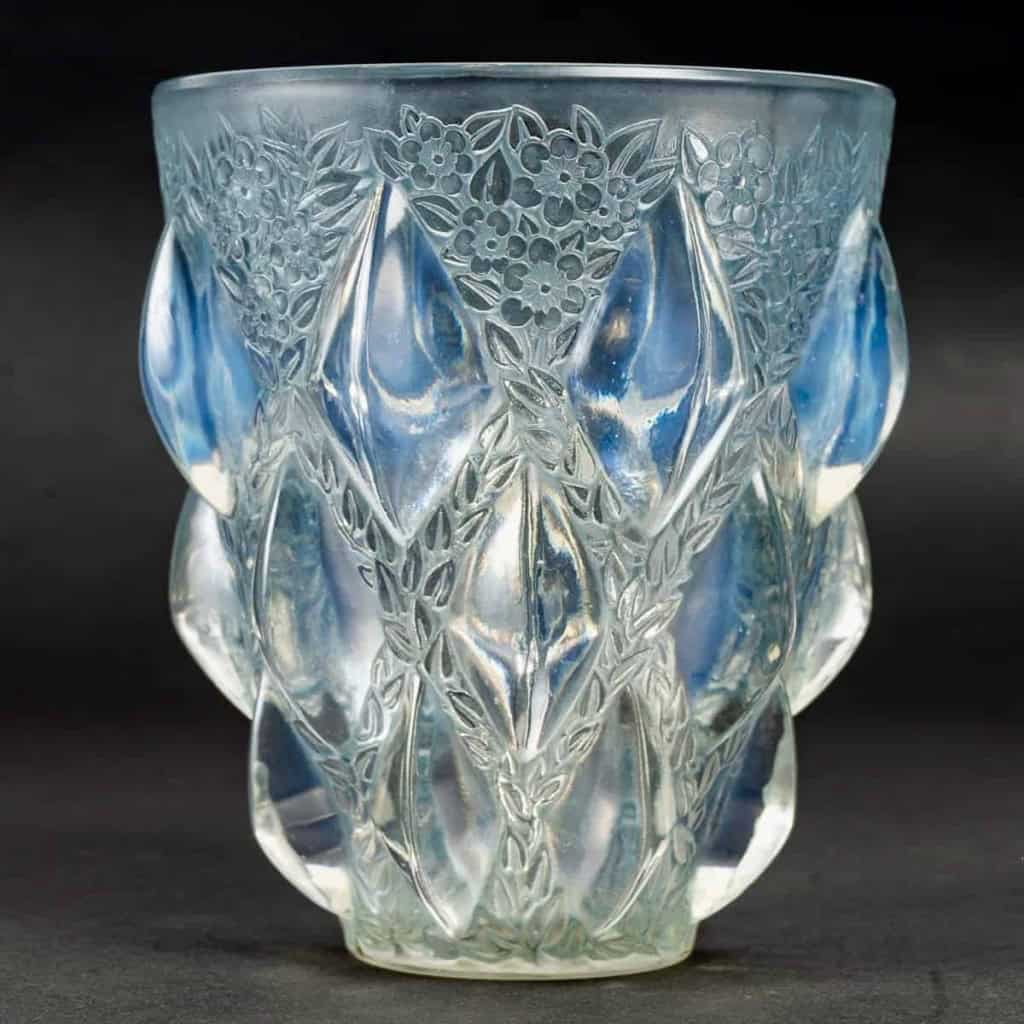 Vase « Rampillon » verre opalescent patiné bleu de René LALIQUE | Biron |||||||