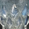 Vase « Rampillon » verre opalescent patiné bleu de René LALIQUE | Biron Vase "Rampillon" verre opalescent patiné bleu de René LALIQUE