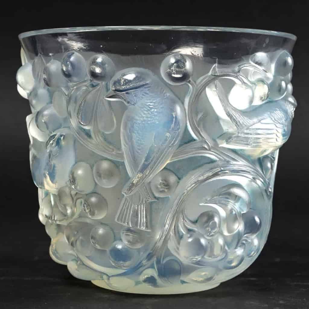 Vase « Avallon » verre opalescent patiné bleu de René LALIQUE | Biron ||||||||