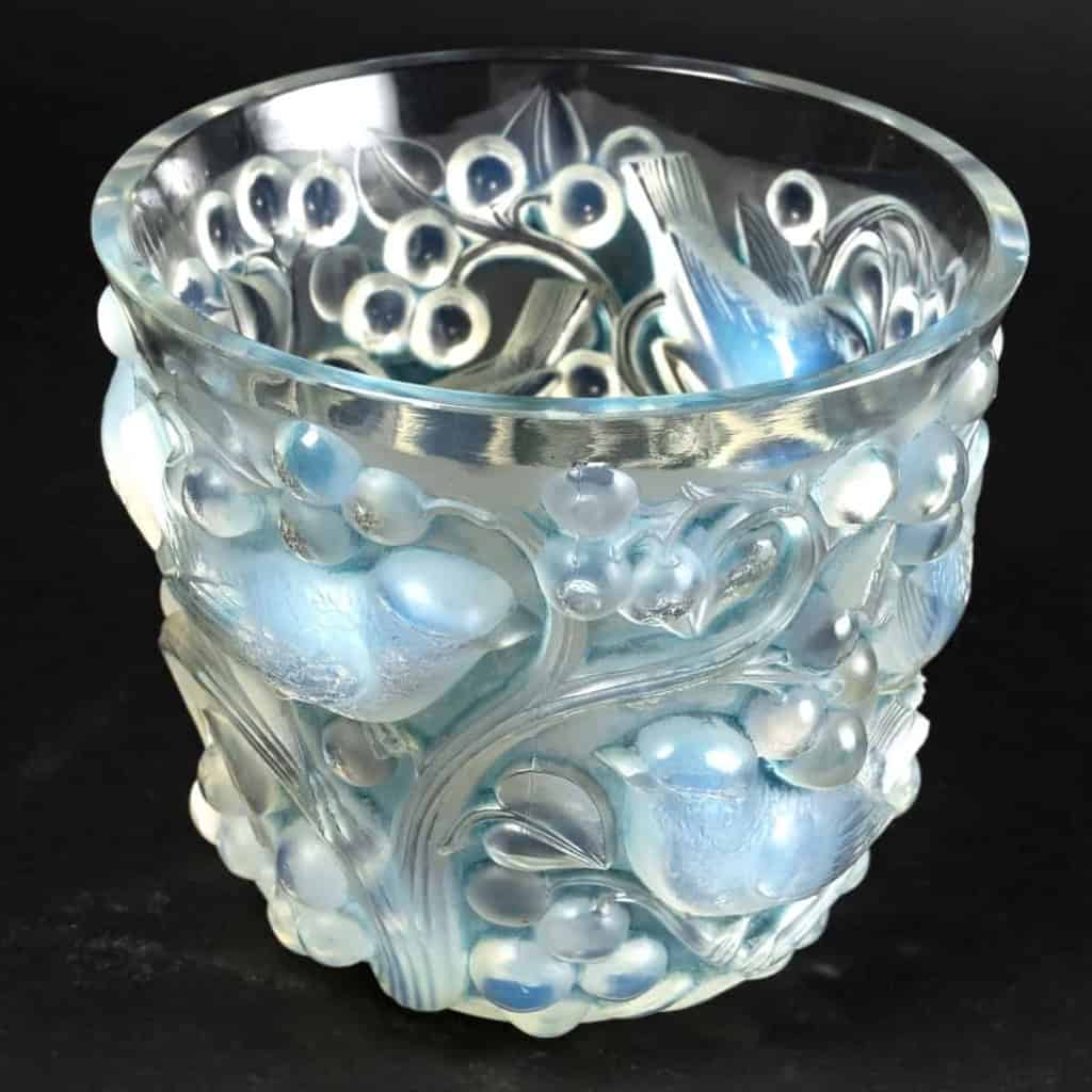 Vase « Avallon » verre opalescent patiné bleu de René LALIQUE | Biron Vase "Avallon" verre opalescent patiné bleu de René LALIQUE